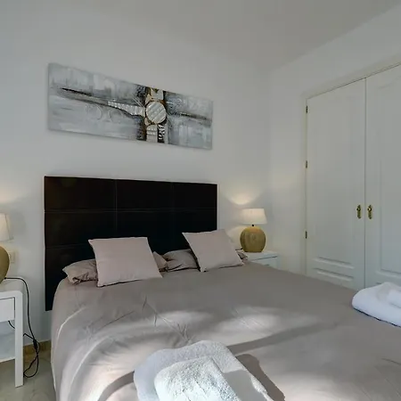 El Campanario - Pool View Apartment Estepona