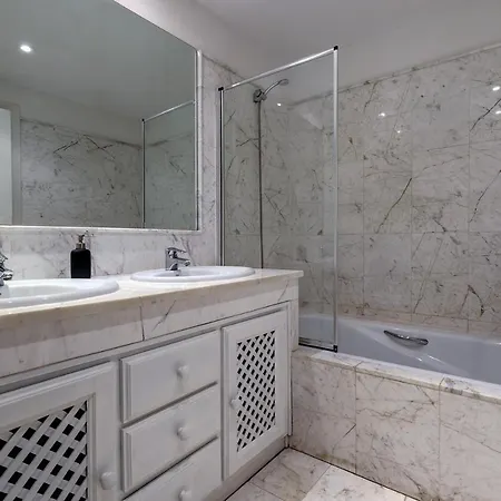 El Campanario - Pool View Apartment Estepona